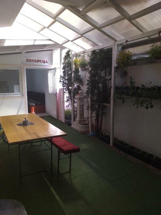 Hostel Corner 021 Novi Sad Exteriör bild